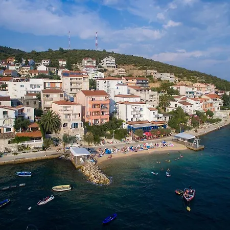 Gabrijela - Komarna Apartamento *