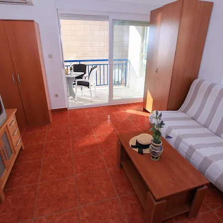 Gabrijela - Komarna Apartamento *