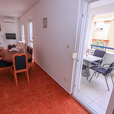 Gabrijela - Komarna Apartamento *