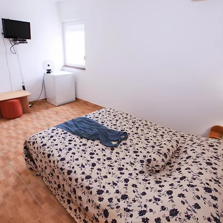 Gabrijela - Komarna Apartamento *