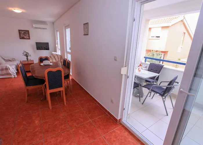 Gabrijela - Komarna Appartement *